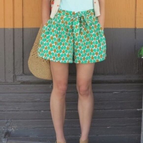 ANTHRO - Daughters of the Liberation Pear Shorts - Picture 1 of 7